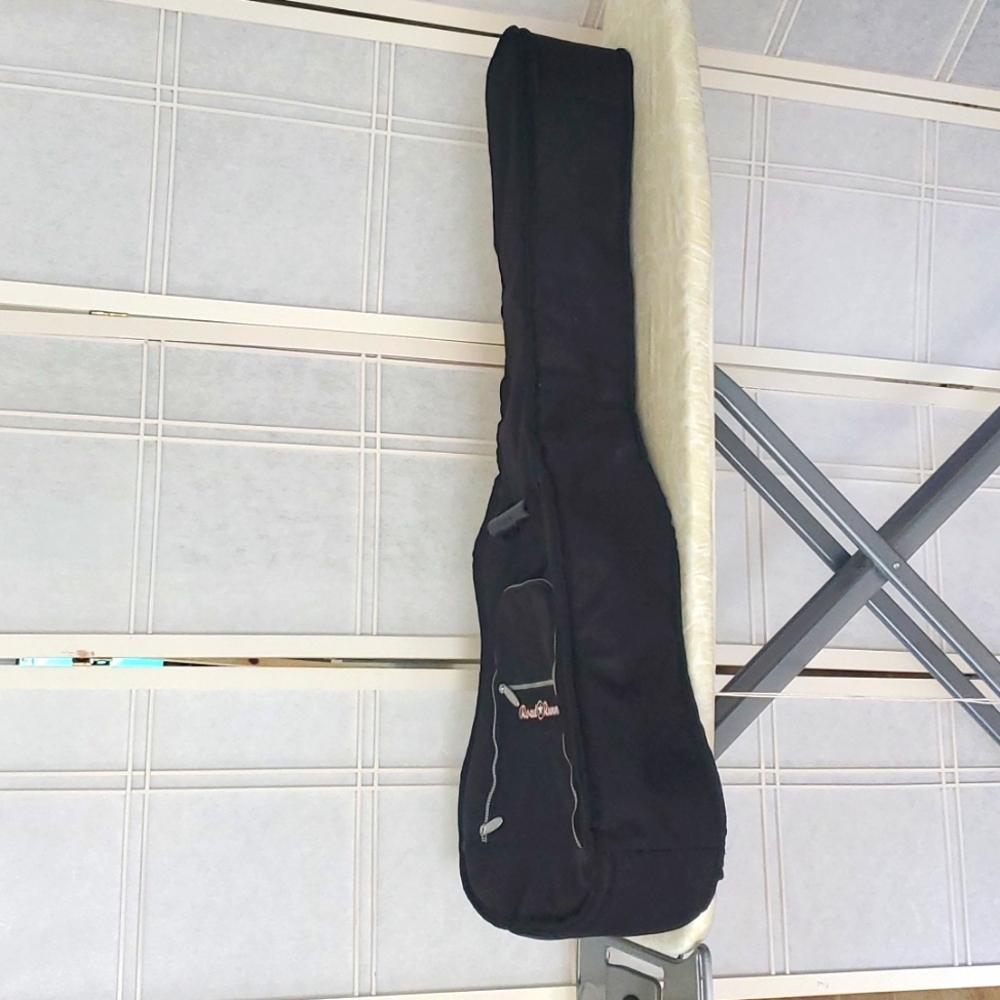 NWOT Road Runner Soft Guitar Case